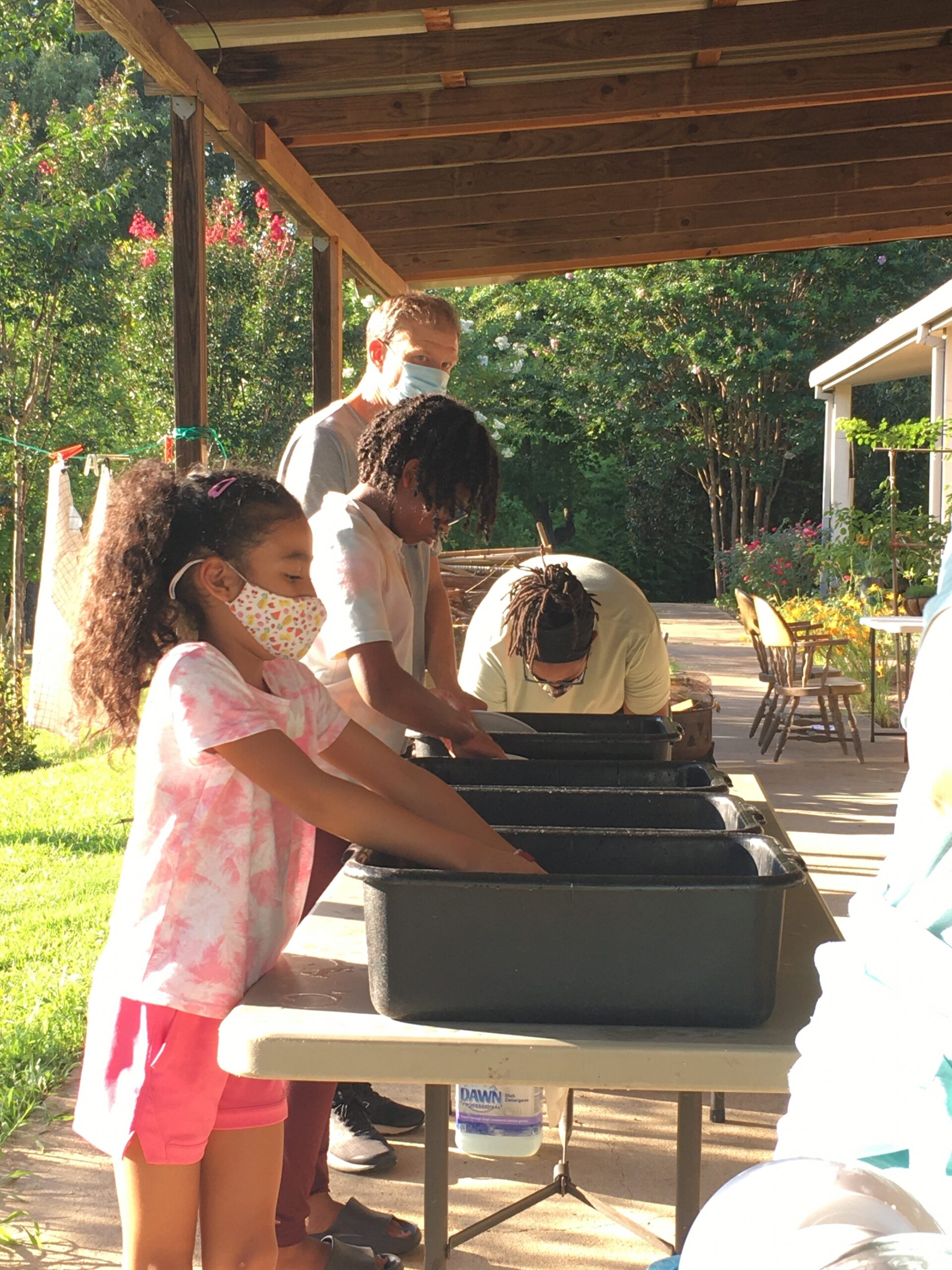 2022 rt POCkiddos washing up old veranda